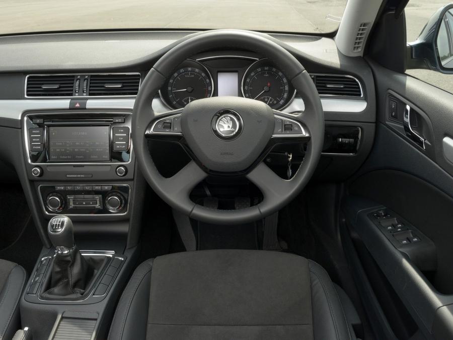  Skoda Superb GreenLine 2013 года  (UK) (фото 2 из 4)